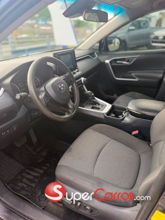 2020 Toyota RAV4 XLE — foto 2 / 8