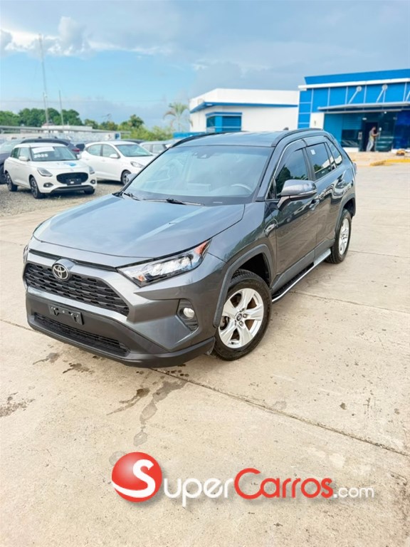 2020 Toyota RAV4 XLE — foto 4 / 8