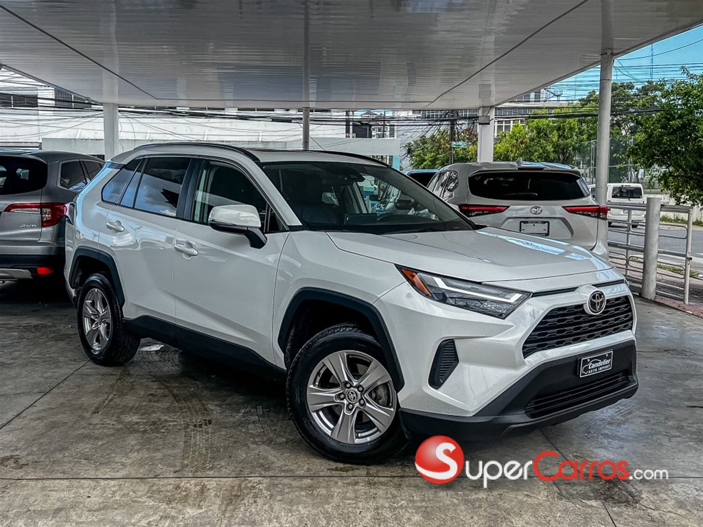 2024 Toyota RAV4 XLE PLUS