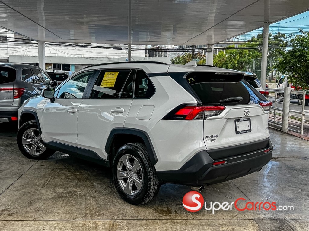 2024 Toyota RAV4 XLE PLUS — foto 9 / 12