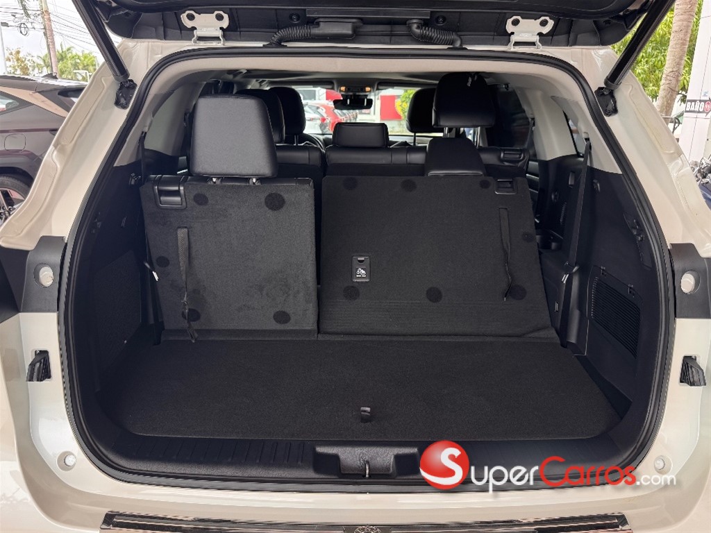 2021 Toyota Highlander Limited — foto 9 / 10