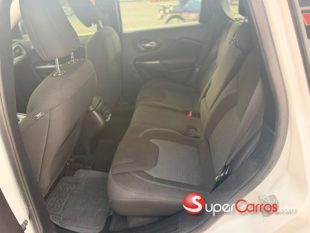 2021 Jeep Cherokee Latitude — foto 7 / 11