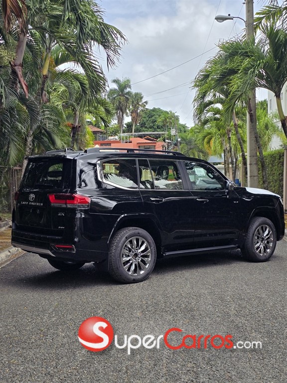 2027 Toyota Land Cruiser 300 ZX Hybrid — foto 4 / 8
