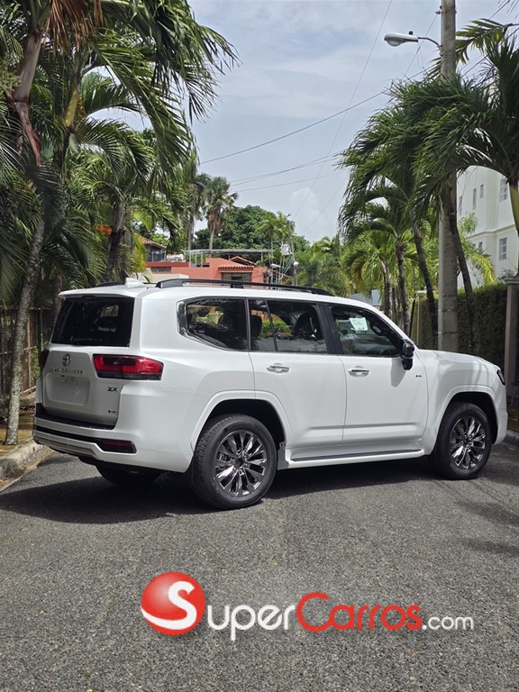 2027 Toyota Land Cruiser 300 ZX Hybrid — foto 3 / 8
