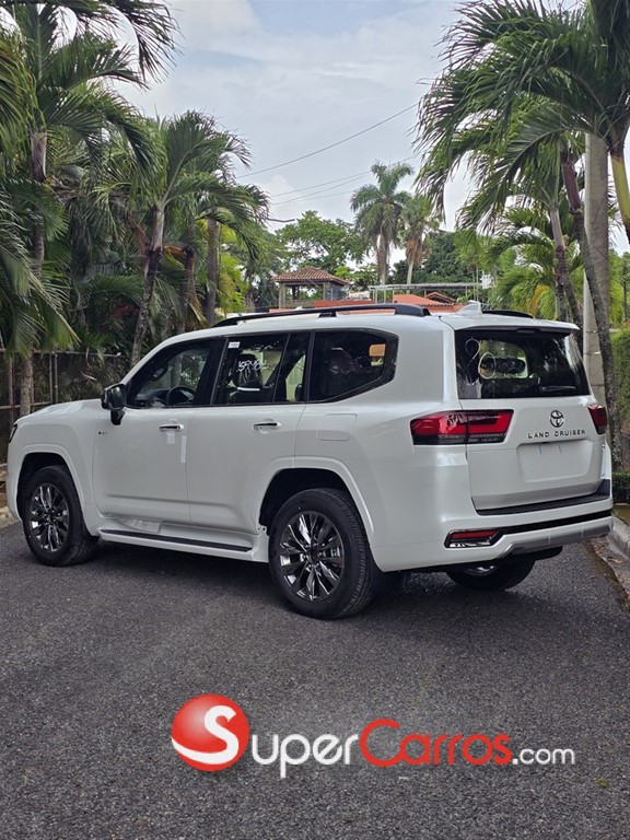 2027 Toyota Land Cruiser 300 ZX Hybrid — foto 4 / 8