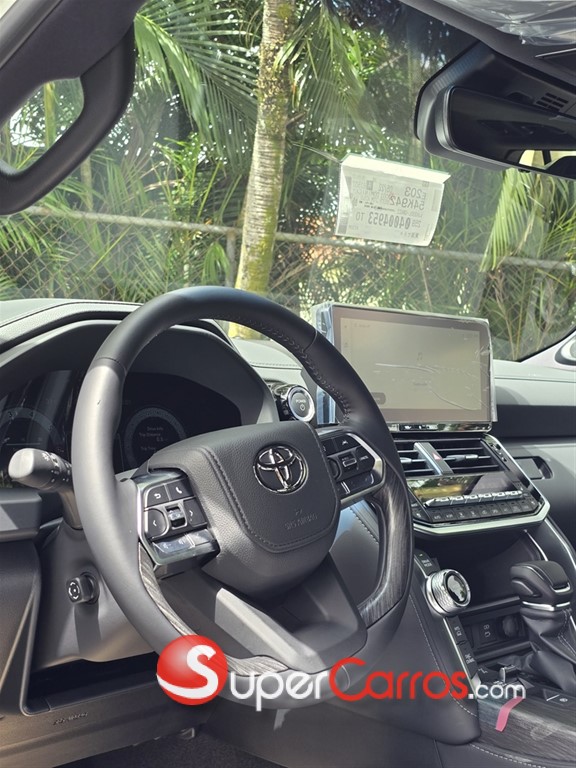 2027 Toyota Land Cruiser 300 ZX Hybrid — foto 5 / 8