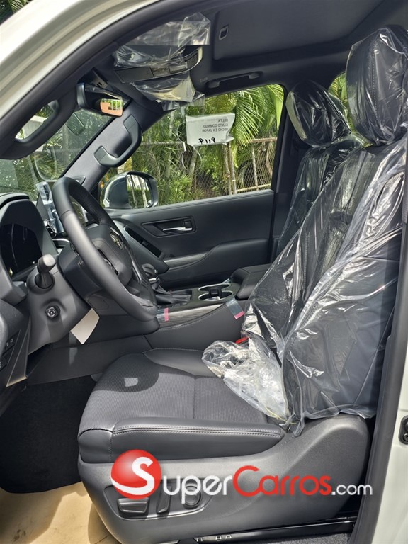 2027 Toyota Land Cruiser 300 ZX Hybrid — foto 6 / 8