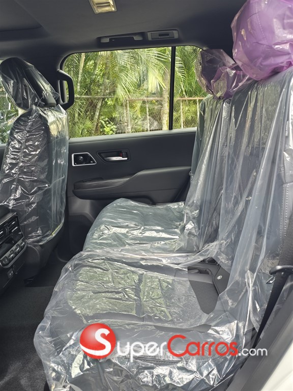 2027 Toyota Land Cruiser 300 ZX Hybrid — foto 8 / 8