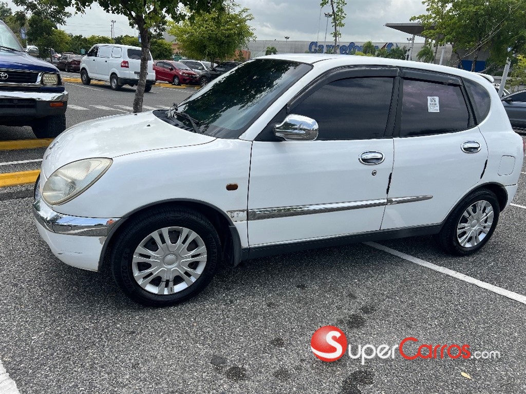 2001 Toyota Duet — foto 2 / 12