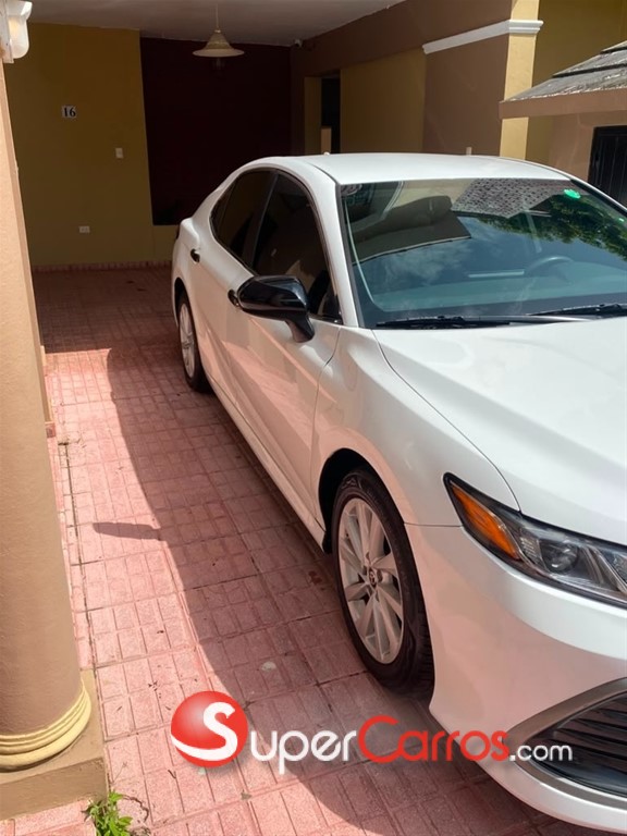 2022 Toyota Camry LE — foto 2 / 10