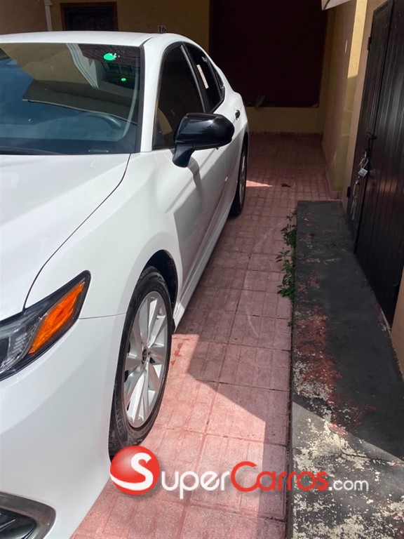 2022 Toyota Camry LE — foto 3 / 10
