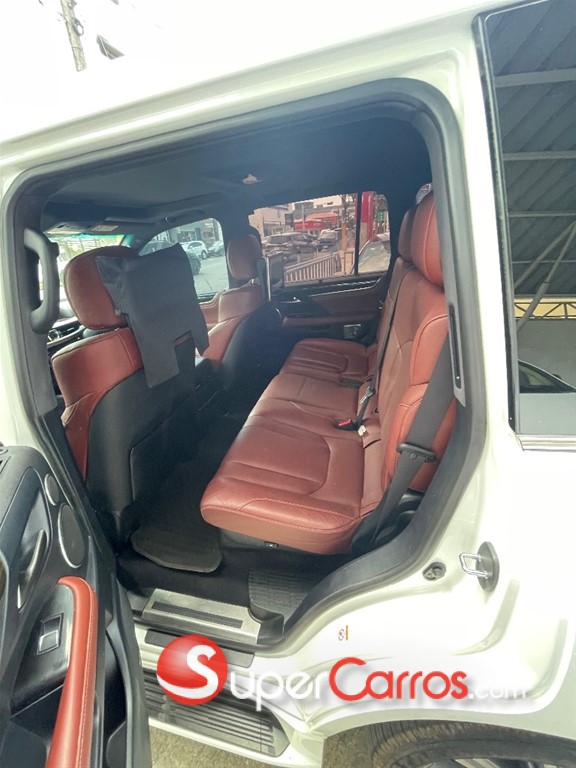 2017 Lexus LX 570 — foto 10 / 11