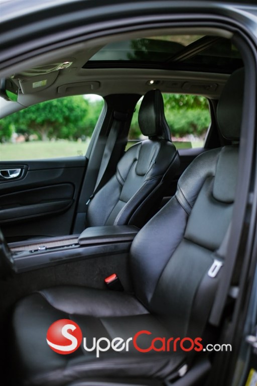 2021 Volvo XC60 T5 — foto 8 / 12