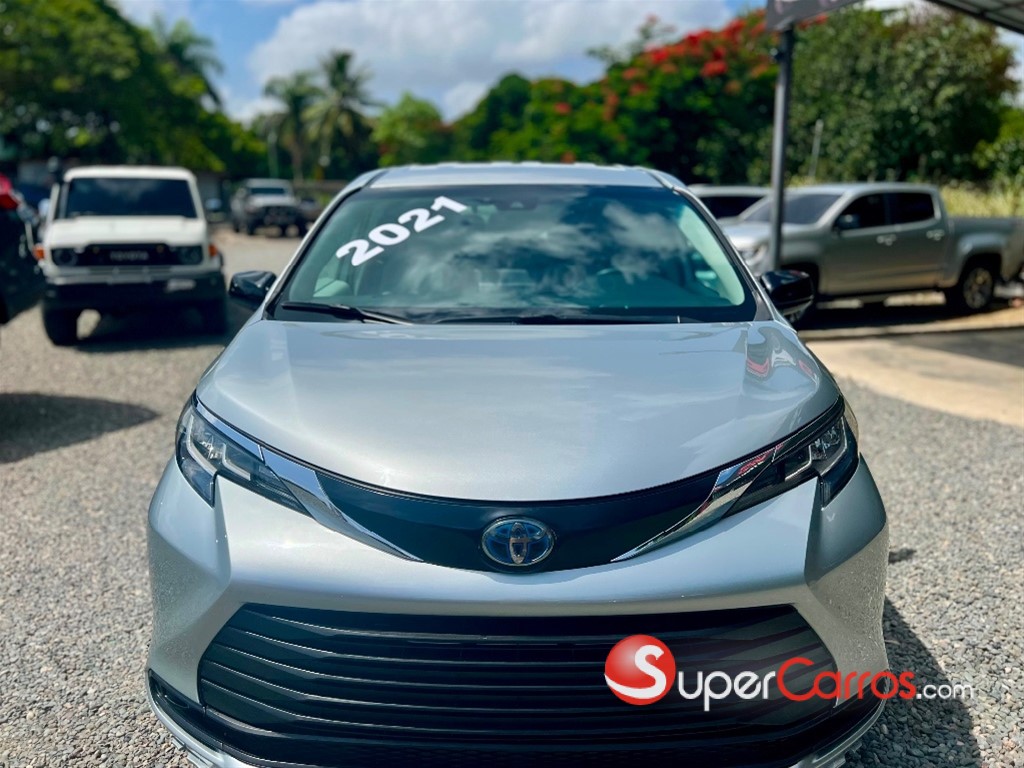 2021 Toyota Sienna LE — foto 2 / 12