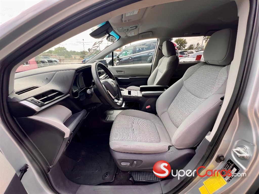 2021 Toyota Sienna LE — foto 9 / 12