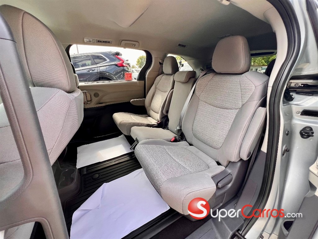 2021 Toyota Sienna LE — foto 11 / 12