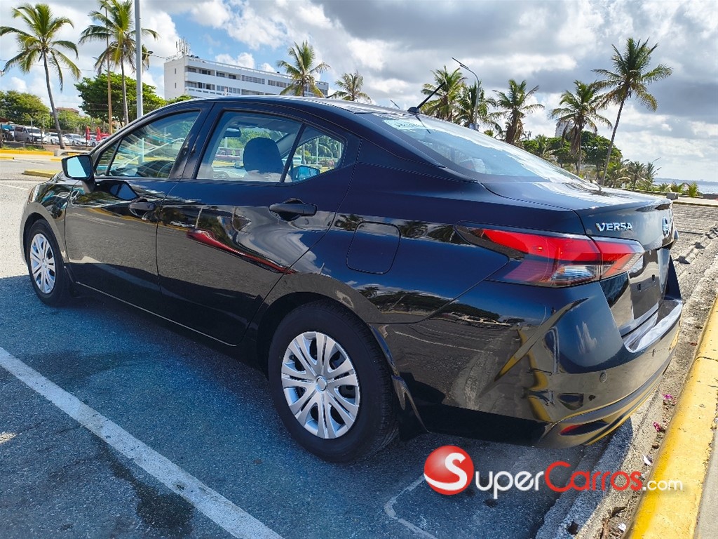 2020 Nissan Versa S Plus — foto 3 / 12