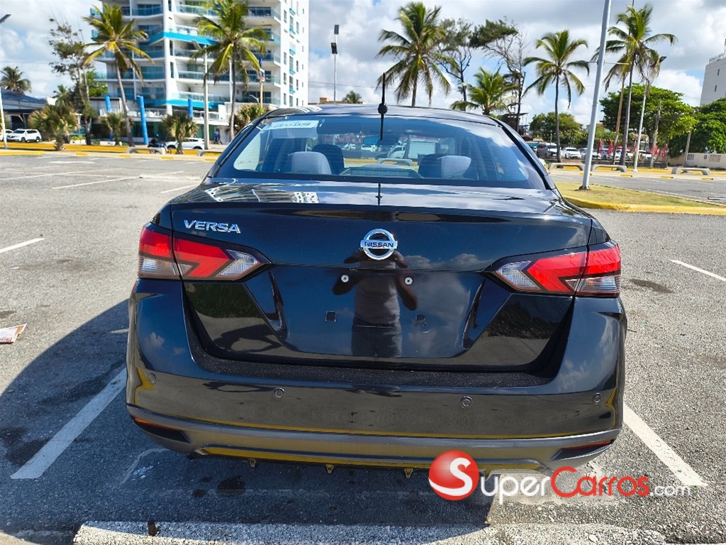 2020 Nissan Versa S Plus — foto 6 / 12