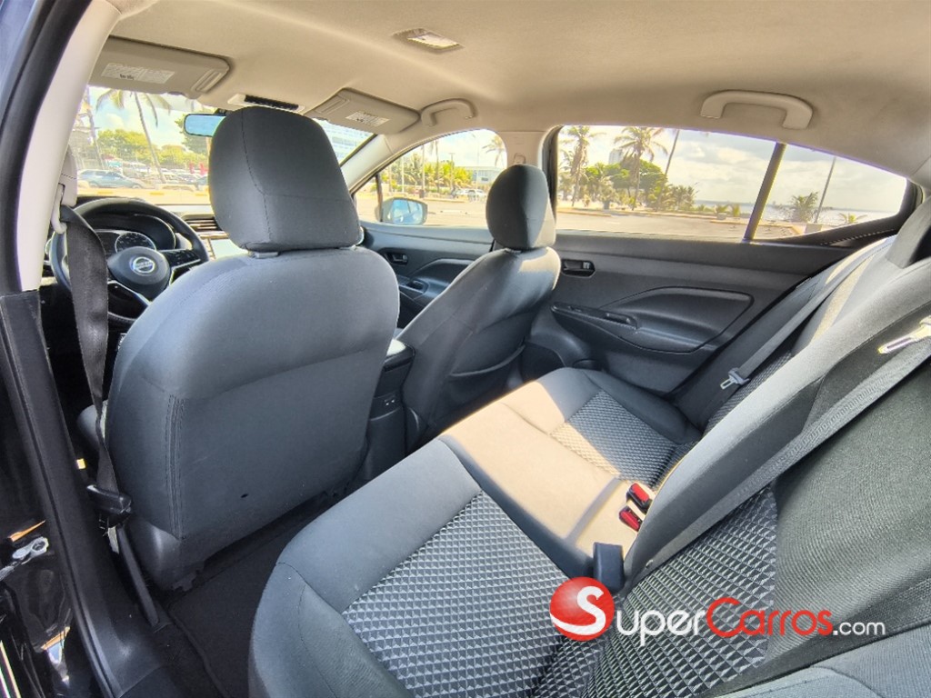 2020 Nissan Versa S Plus — foto 7 / 12