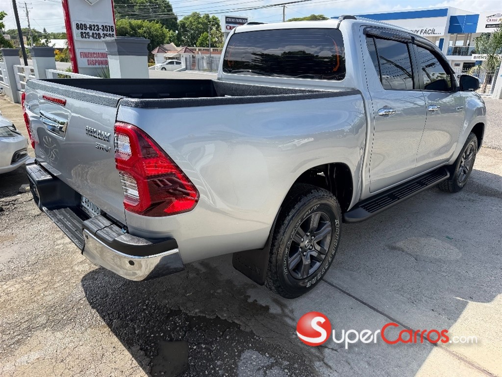 2022 Toyota Hilux SRV — foto 6 / 12