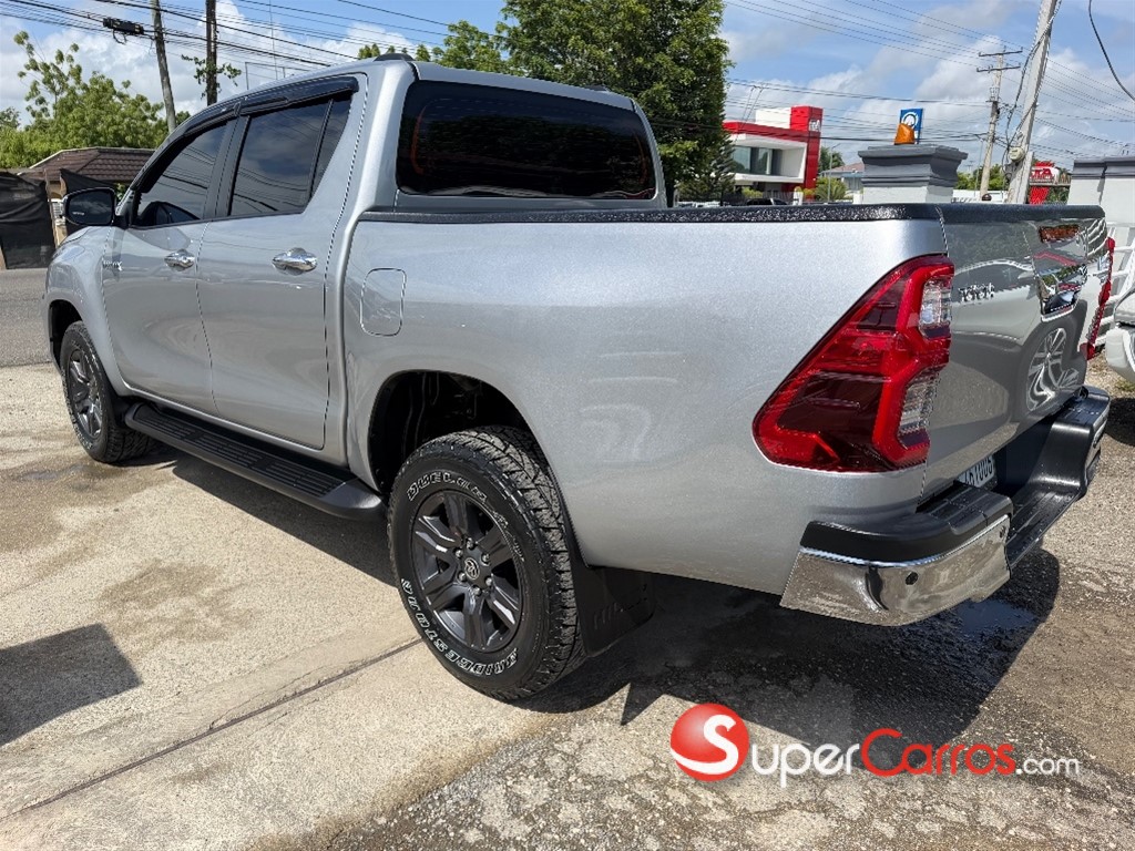 2022 Toyota Hilux SRV — foto 9 / 12
