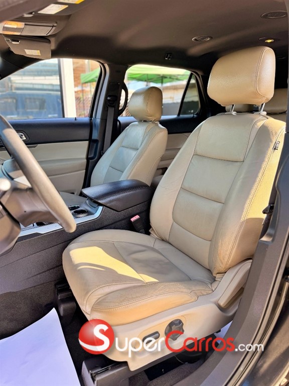 2015 Ford Explorer XLT — foto 8 / 11
