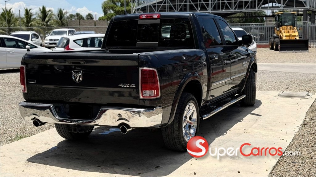 2018 Dodge Ram 1500 Laramie — foto 2 / 8