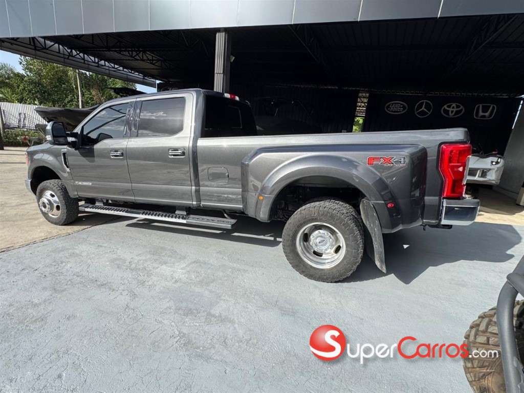 2019 Ford F 350 Super Duty Platinum Edition — foto 9 / 9