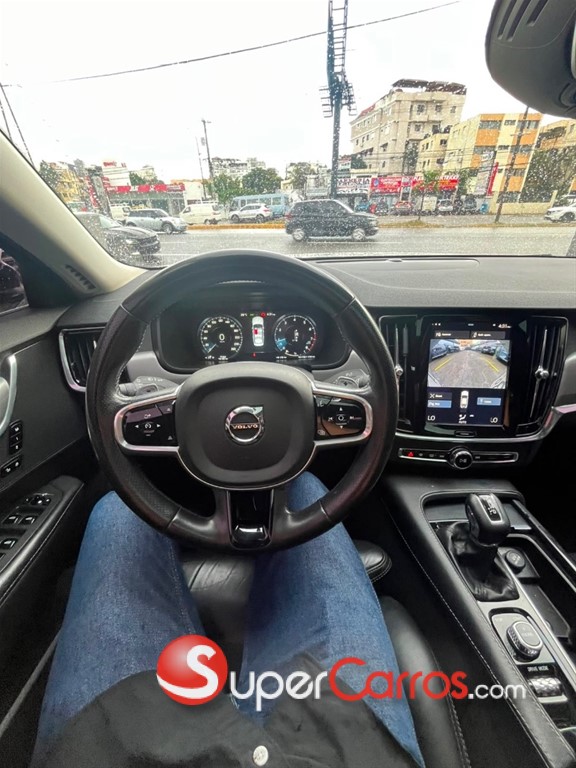 2017 Volvo S90 T5 MOMENTUM — foto 6 / 11