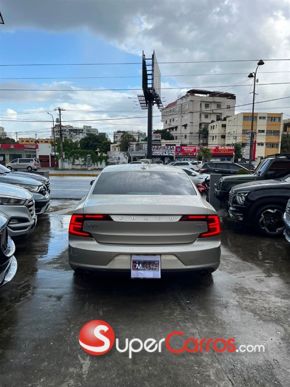 2017 Volvo S90 T5 MOMENTUM — foto 9 / 11