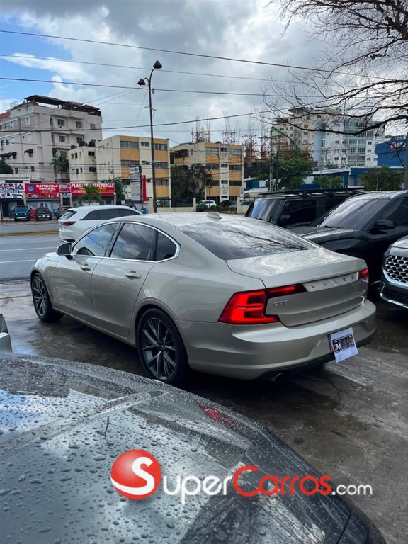 2017 Volvo S90 T5 MOMENTUM — foto 10 / 11