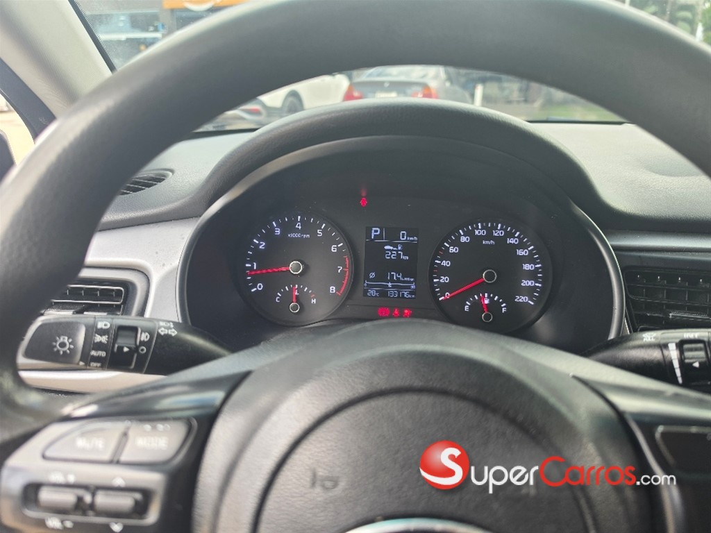 2020 Kia Rio LX — foto 8 / 8