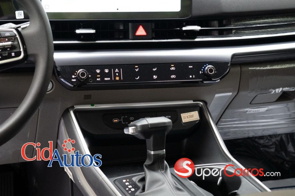 2027 Kia Carnival — foto 7 / 11
