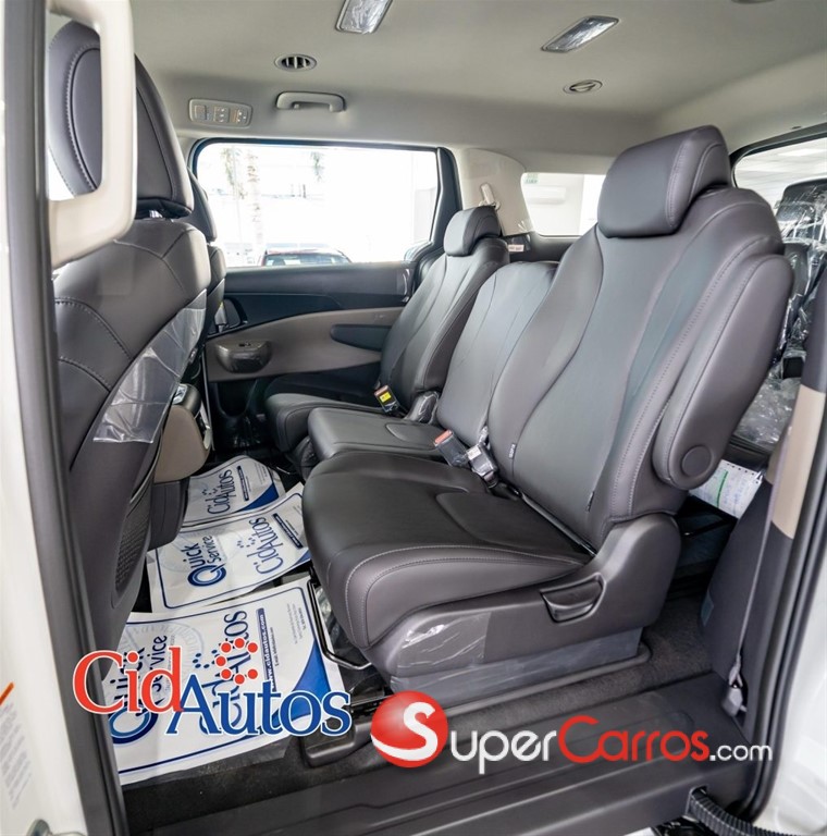 2027 Kia Carnival — foto 10 / 11