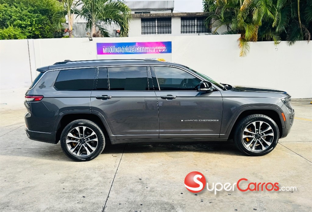 2022 Jeep Grand Cherokee Overland — foto 8 / 12