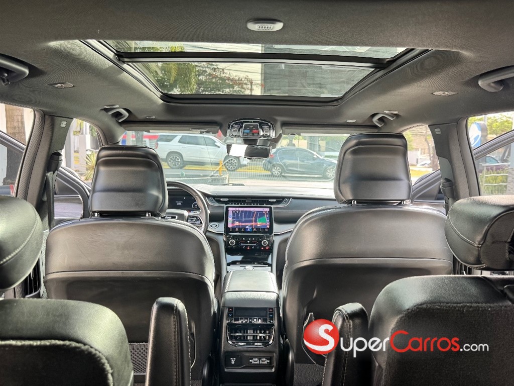 2022 Jeep Grand Cherokee Overland — foto 9 / 12