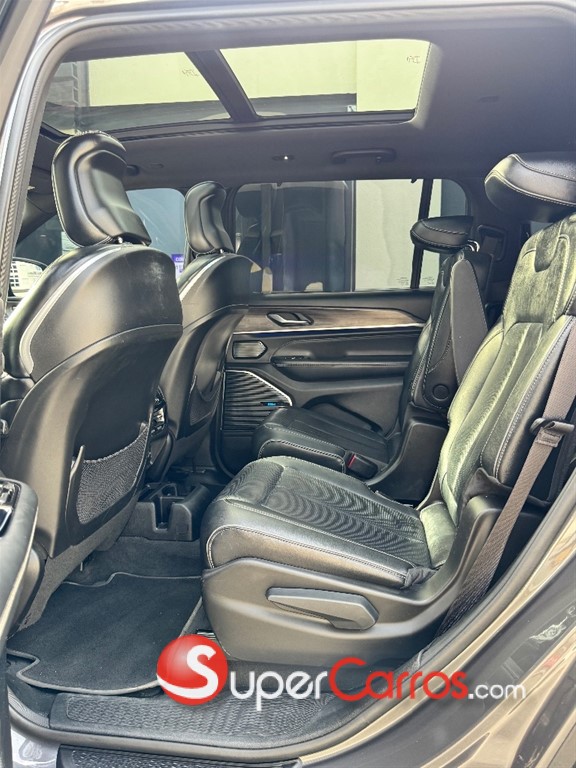 2022 Jeep Grand Cherokee Overland — foto 11 / 12