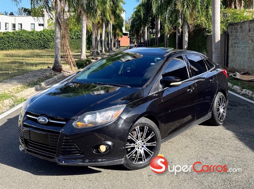 2013 Ford Focus Titanium — foto 1 / 10