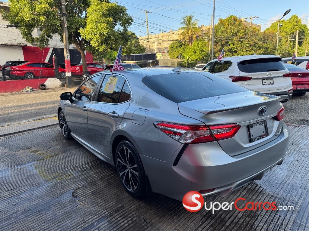 2020 Toyota Camry Hybrid — foto 6 / 12