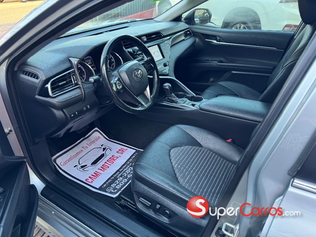 2020 Toyota Camry Hybrid — foto 7 / 12