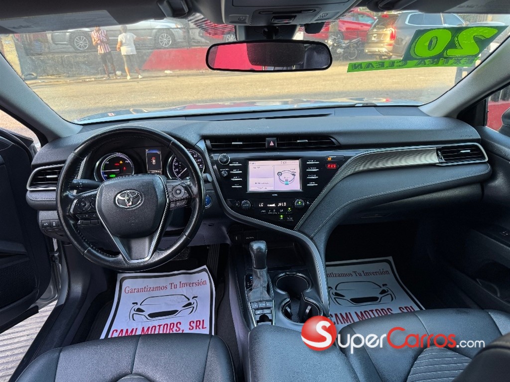 2020 Toyota Camry Hybrid — foto 8 / 12
