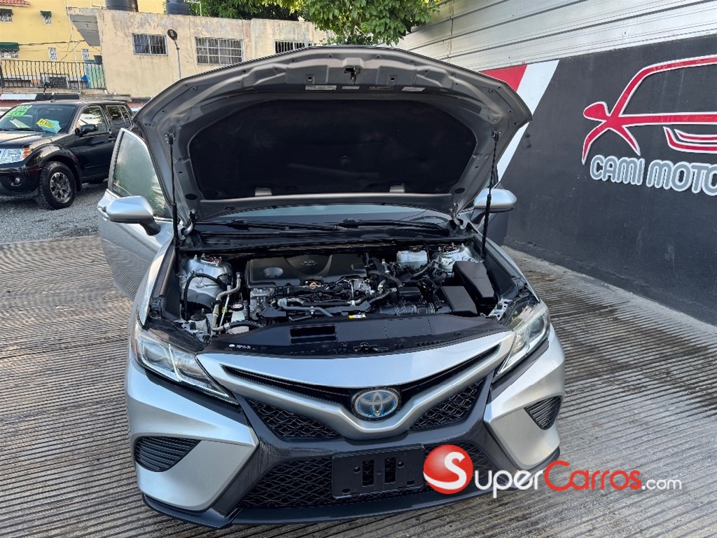 2020 Toyota Camry Hybrid — foto 9 / 12