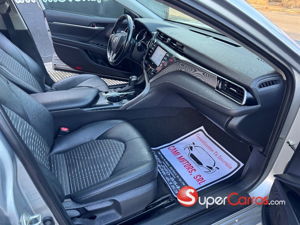 2020 Toyota Camry Hybrid — foto 11 / 12