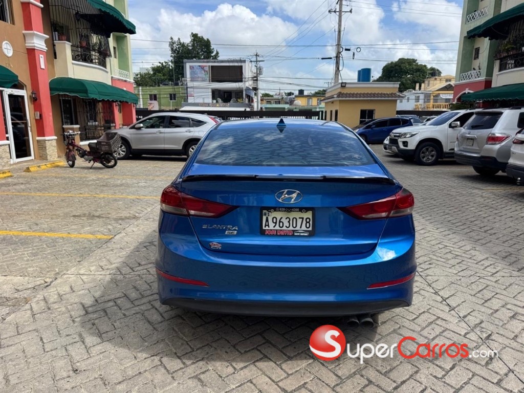 2017 Hyundai Elantra — foto 7 / 12