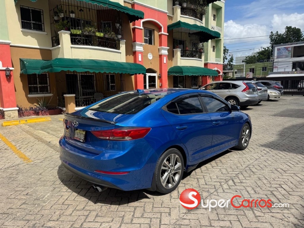 2017 Hyundai Elantra — foto 8 / 12