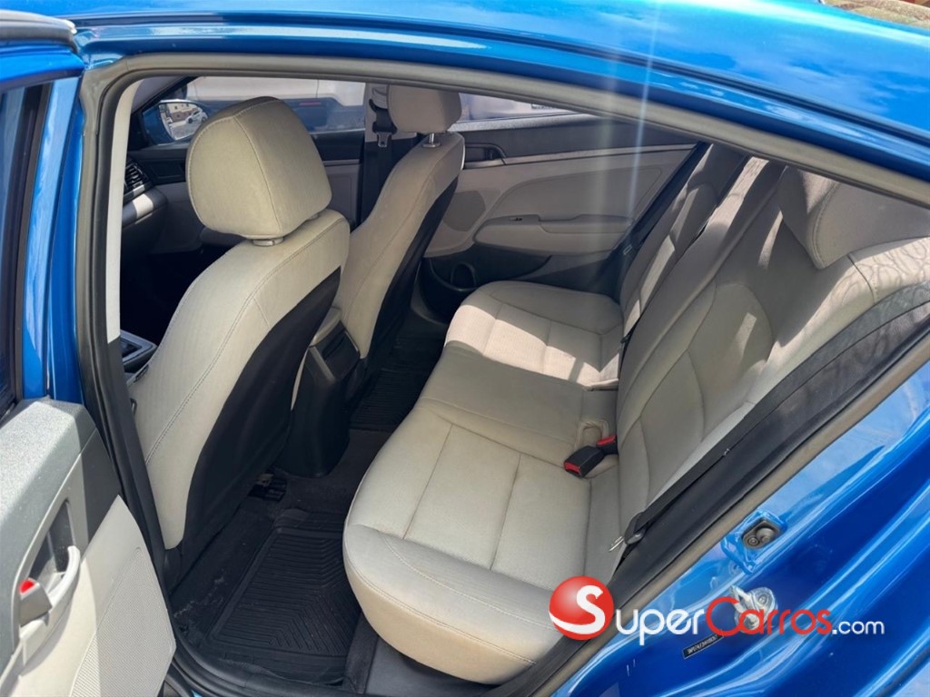 2017 Hyundai Elantra — foto 11 / 12