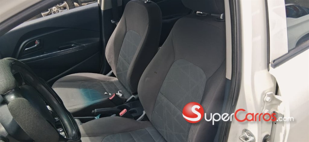2017 Kia Rio — foto 4 / 8