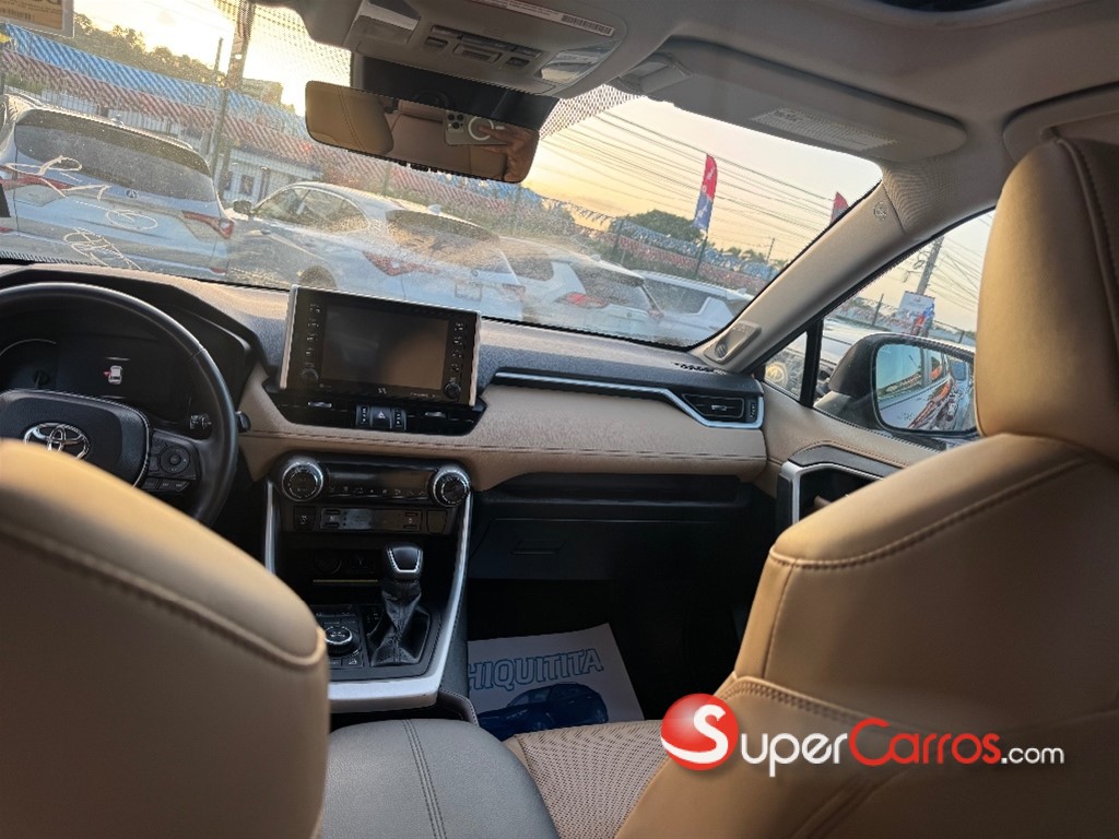 2020 Toyota RAV4 Limited — foto 10 / 12