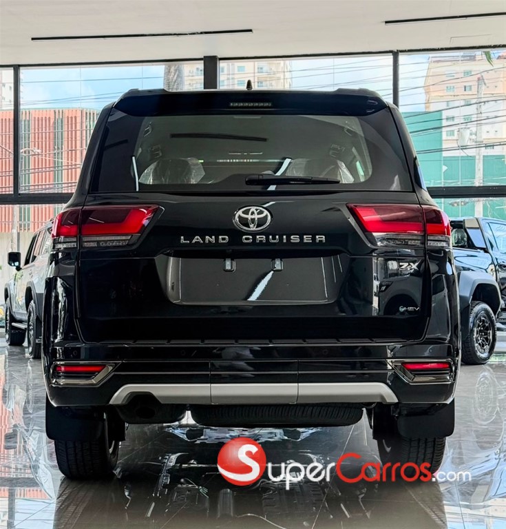 2027 Toyota Land Cruiser 300 ZX Hybrid — foto 3 / 12