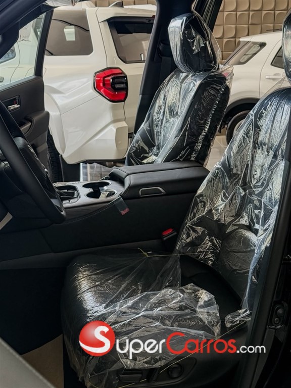 2027 Toyota Land Cruiser 300 ZX Hybrid — foto 4 / 12